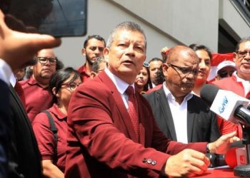 Flores y Paz interesados en secretaría general del FMLN