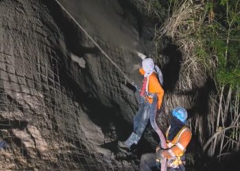 Fovial estabiliza un talud en la calle a Monserrat de San Salvador