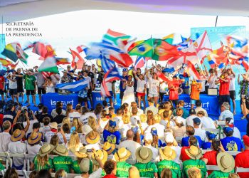 FOTOS | Las banderas de los mejores surfistas juveniles del mundo ya ondean en El Salvador