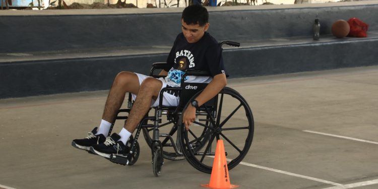 Progreso. Con cada terapia en el ISRI, Héctor mejora su movilidad, el
habla y la recuperación física en general. Foto Guillermo Martínez.