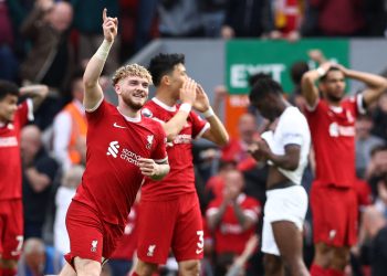 Liverpool sigue en la pelea por el título en la Premier League