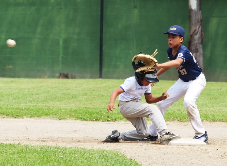 Agabeisi derrotó en el primer juego de la serie final al Colegio Dominico, de Santa Ana 11-4 en el Campeonato Infantil AA. Fotos/Fedebéis