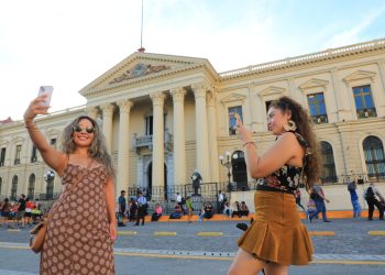 El Salvador destaca como líder en la recuperación del turismo en Latinoamérica
