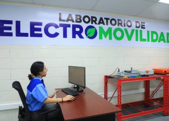Las universidades de El Salvador amplían las opciones de formación tecnológica