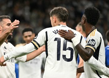 Real Madrid celebra la Liga en el Bernabéu con una manita a Alavés