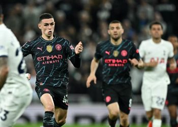 Manchester City gana al Tottenham y parte con ventaja por el título
