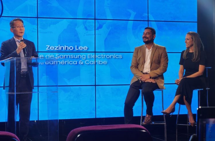 El presidente de Samsung Centroamérica y el Caribe, Zezinho Lee, junto a ejecutivos de la compañía brindaron detalles sobre el programa. Foto / Diario El Salvador.