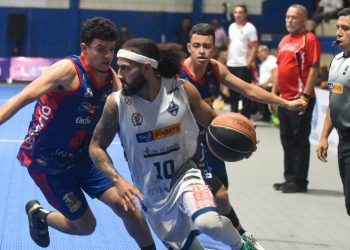 Santa Ana y Cojute pegaron primero en los playoffs de la Liga Mayor de Baloncesto