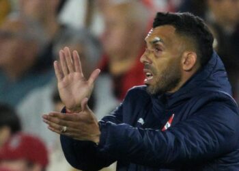 Carlos Tevez renuncia como entrenador del equipo argentino Independiente