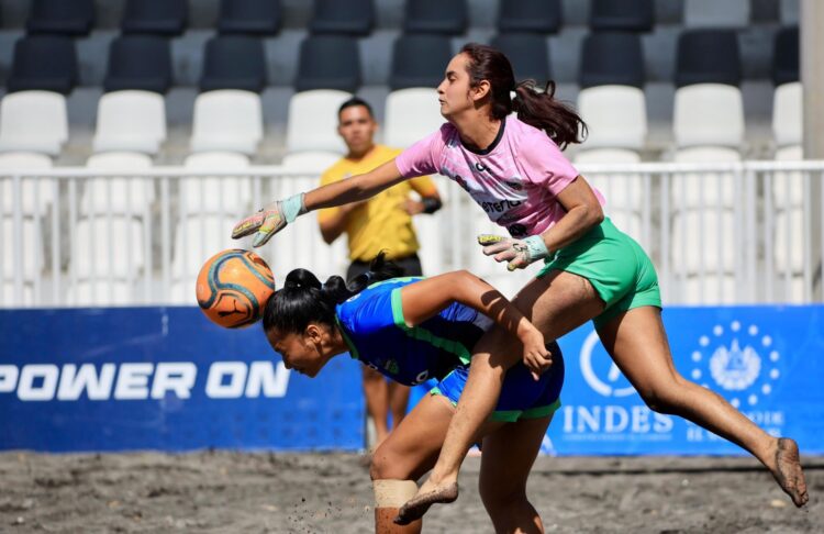 Barra de Santiago se impuso a la UES y le quirtó el invicto. Fotos: Indes.