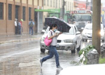 Vaguada y humedad del mar Caribe generan lluvias en Centroamérica