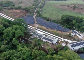 El Salvador inaugura las dos primeras centrales híbridas estatales