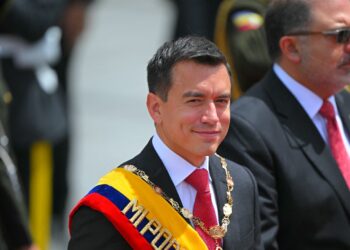 Presidente de Ecuador destaca rol de Fuerzas Armadas en «conflicto armado interno»