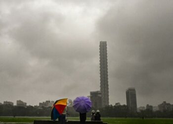 Un ciclón de larga duración deja casi 40 muertos en India y Bangladés