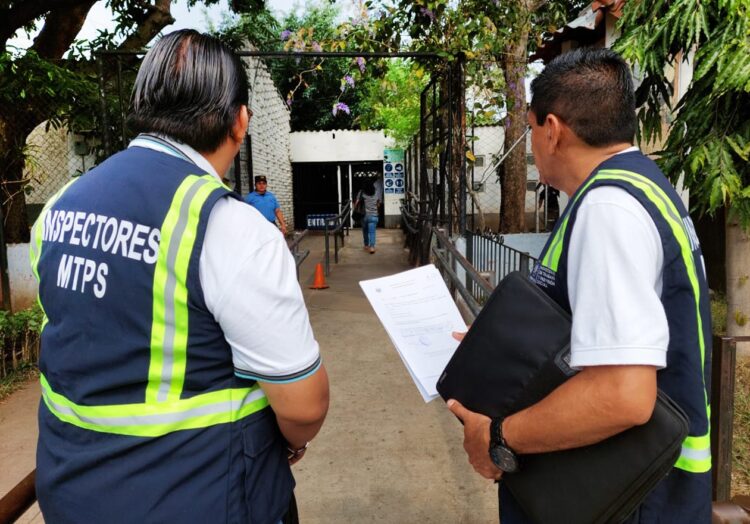 El Ministro de Trabajo indicó que seguirán trabajando por el bienestar de la clase trabajadora.  Foto / Diario El Salvador.