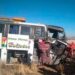 Al menos 7 muertos deja choque entre camión de volteo y autobús en oeste de Bolivia