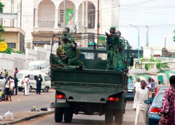 Al menos 8 muertos y 150 personas secuestradas tras ataque en el centro de Nigeria