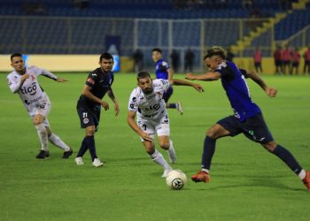 FAS clasifica a cuartos y Alianza se complica en la acumulada