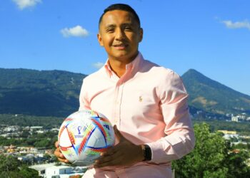Árbitro salvadoreño Iván Barton dirigirá la final de la Copa de Campeones de Concacaf