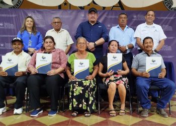 Excombatientes y veteranos reciben apoyo económico