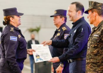 Policía Nacional Civil ha facilitado 5,000 ascensos en diferentes rangos