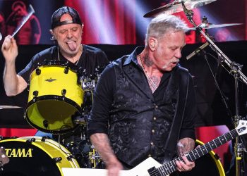 Metallica tomó un éxito de Elton John y lo convirtió en un increíble homenaje