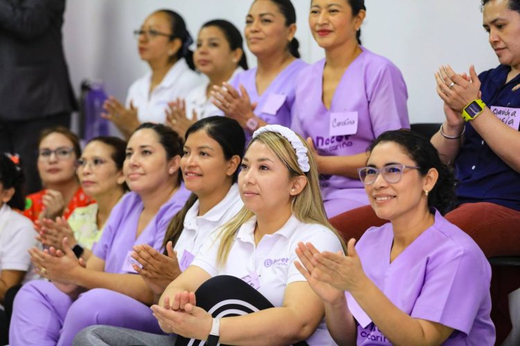 Los profesionales se han especializado en lactancia materna, enfermeras doulas, entre otros. Foto: Diego García.