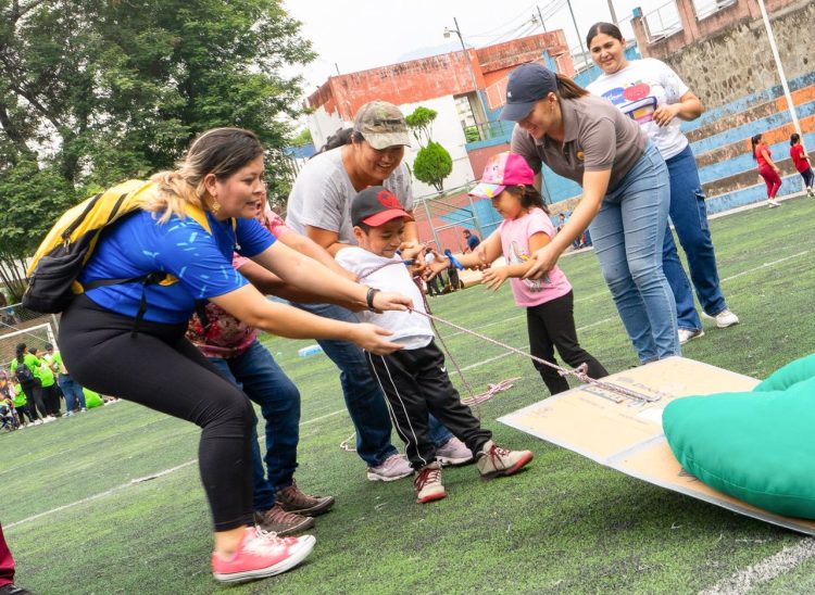 De forma dinámica, los niños aprendieron sobre la prevención de riesgos. Foto: ESCO.