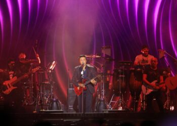«El Salvador está siendo un ejemplo. Vivir tranquilos es lo que todo mundo anhelamos»: Gustavo Ángel, cantante de Los Temerarios