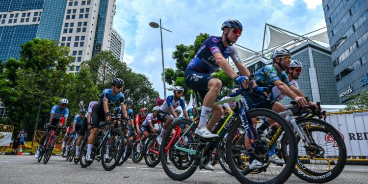 Riders take part in the second Tour de France Singapore Criterium race in Singapore on October 29, 2023. (Photo by Roslan RAHMAN / AFP)
