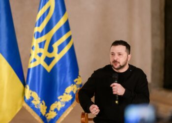 Presidente de Ucrania, Volodimir Zelenski, prohíbe otro partido de oposición