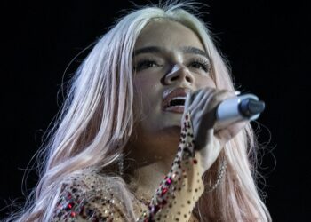 Karol G incursiona en el merengue con su nuevo tema «Si antes te hubiera conocido»