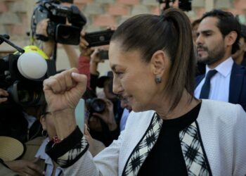 Mexicanos acuden a las urnas con dos candidatas como favoritas a la presidencia