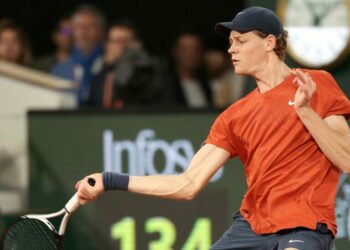 Sinner se deja un set contra Moutet pero pasa a cuartos de Roland Garros