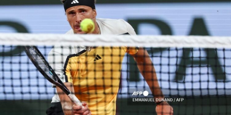 El alemán Alexander Zverev derrotó a Tallon Griekspoor (Países Bajos) y pasó a 3a. ronda en Roland Garros. Fotos/AFP