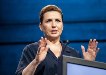 La primera ministra danesa anula sus compromisos tras una agresión que le provocó un «leve esguince cervical»
