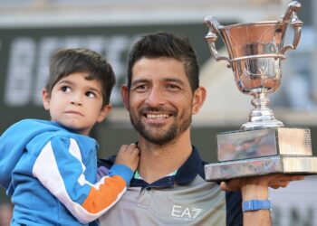 «Le dedico todo a mis padres. Este regalo es el único que les puedo hacer como hijo»: Marcelo Arévalo, campeón de Roland Garros
