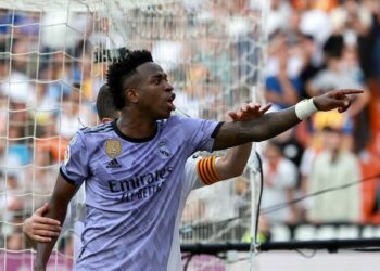 Tres hinchas del Valencia condenados a 8 meses de cárcel por insultos racistas contra Vinicius
