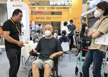 La tecnología acompaña el día a día de los ancianos en China