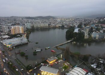 Un muerto y más de 4,000 damnificados por intenso temporal en Chile