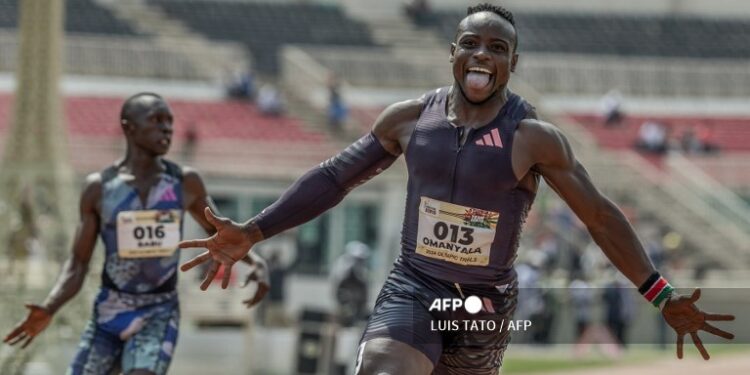 El keniano Ferdinand Omanyala, es firme candidato a ganar los 100 m en París 2024. Foto/ AFP