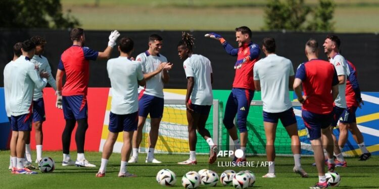 Los jugadores de la Selección de España, en su último entreno, previo al duelo de este jueves ante Italia. Fotos/ AFP