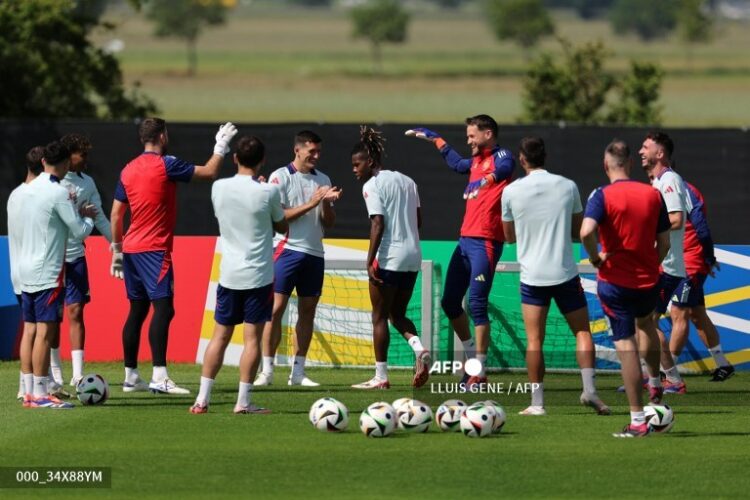 Los jugadores de la Selección de España, en su último entreno, previo al duelo de este jueves ante Italia. Fotos/ AFP
