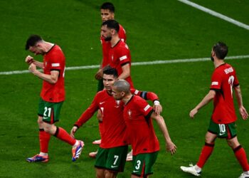 Portugal presenta candidatura con Cristiano Ronaldo y Pepe inmunes al paso del tiempo