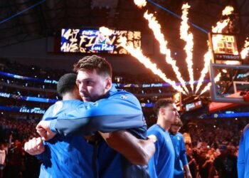 Mavericks ganó a los Celtics y prolongó la serie final al quinto juego