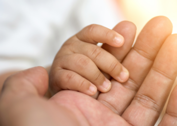 La policía británica busca a la madre de tres bebés abandonados en siete años de intervalo