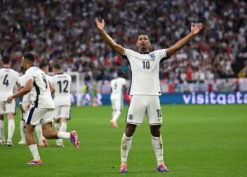 Un poquito de Bellingham sirve a Inglaterra ante la aguerrida Serbia
