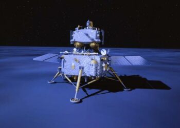 Nave espacial de China despega con las primeras muestras recogidas de la cara oculta de la Luna