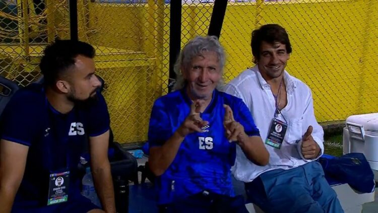 Diogo Gama apareció como asistente técnico de la Selecta