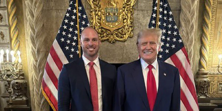 Donald Trump se reunió con el CEO de la empresa minera Riot Platforms.